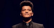 <font style='color:#000000'>Bruno Mars sweeps top Grammy prizes</font>