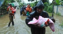 <font style='color:#000000'>India flood kills over 160</font>