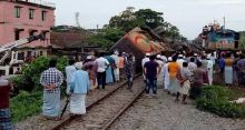 <font style='color:#000000'>Two dead as bus-train collides in Chittagong</font>
